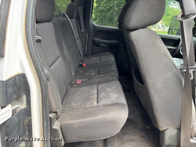 image for item FC4697 2010 Chevrolet Silverado 2500HD Ext. Cab pickup truck