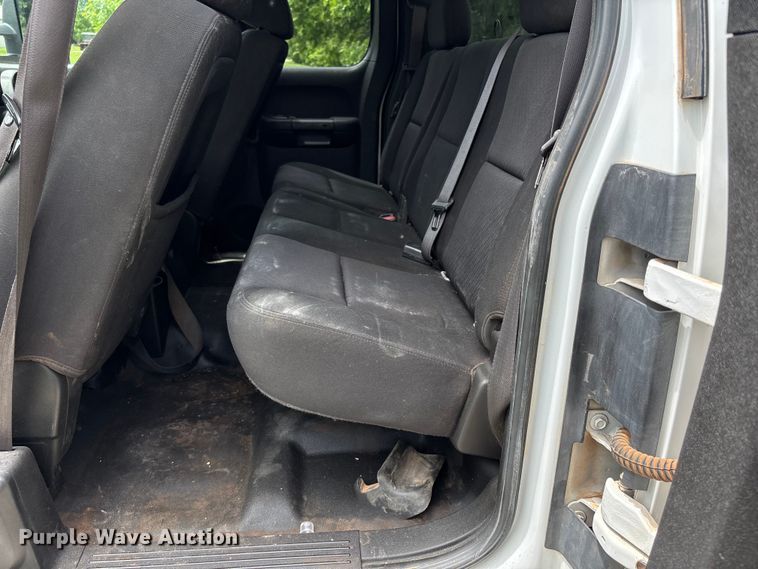 image for item FC4697 2010 Chevrolet Silverado 2500HD Ext. Cab pickup truck