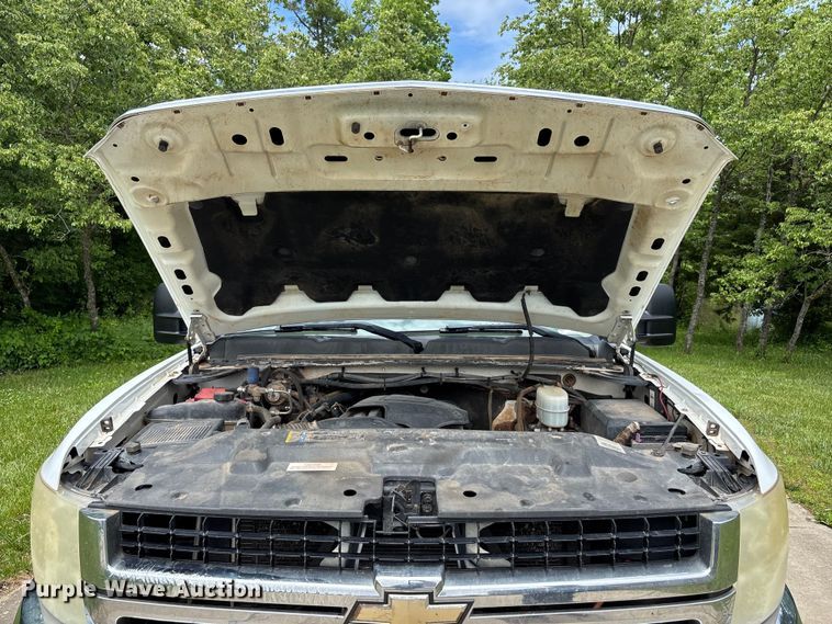 image for item FC4697 2010 Chevrolet Silverado 2500HD Ext. Cab pickup truck