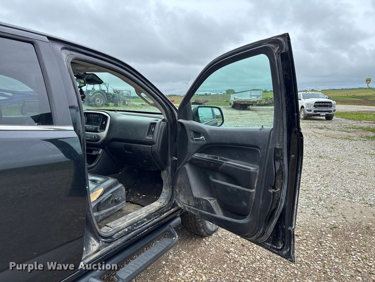 image for item FC5779 2018 GMC Canyon Crew Cab pickup truck