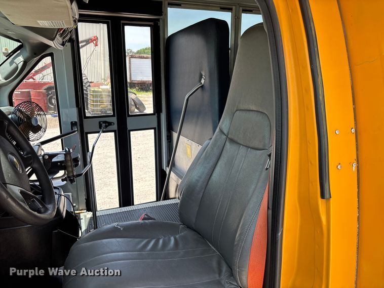 image for item FC5878 2015 Thomas Built Express G4500 school bus