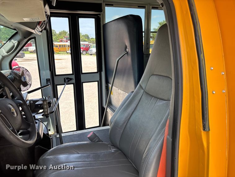 image for item FC5879 2015 Thomas Built Express G4500 school bus
