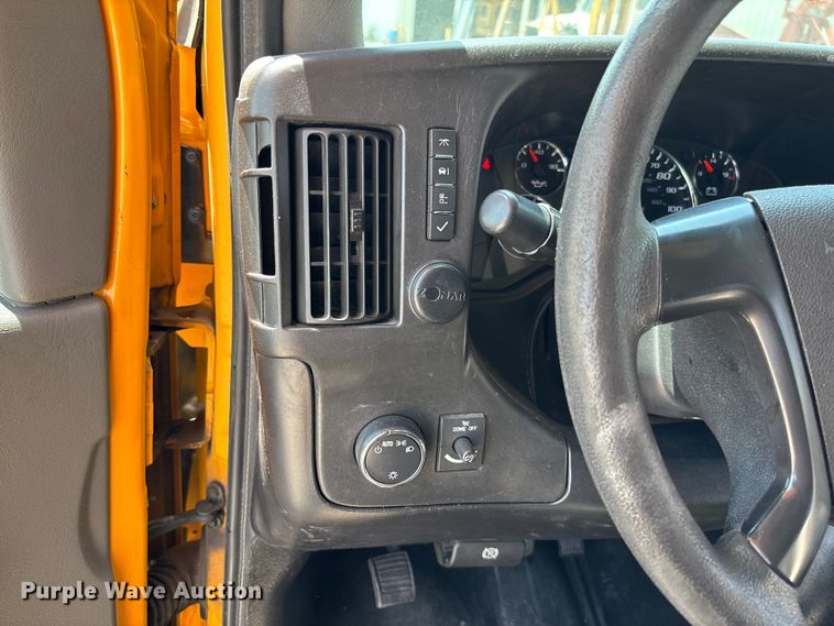 image for item FC5879 2015 Thomas Built Express G4500 school bus