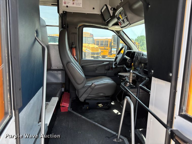 image for item FC5879 2015 Thomas Built Express G4500 school bus