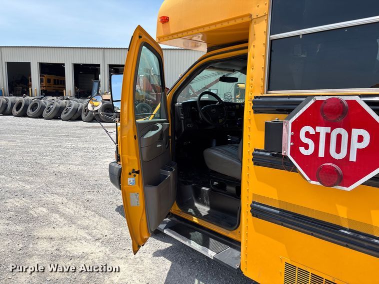 image for item FC5880 2015 Chevrolet Express G4500 school bus
