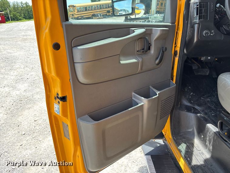 image for item FC5880 2015 Chevrolet Express G4500 school bus