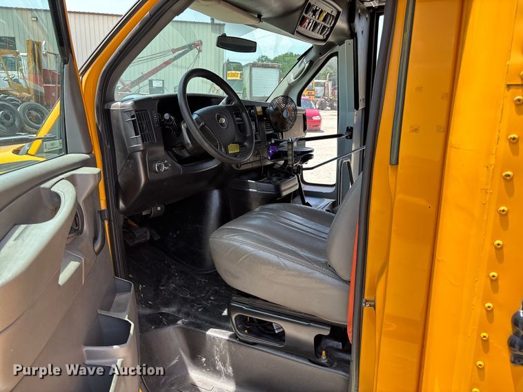 image for item FC5880 2015 Chevrolet Express G4500 school bus
