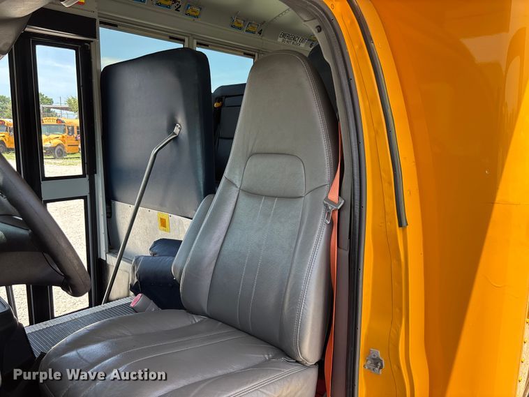 image for item FC5880 2015 Chevrolet Express G4500 school bus