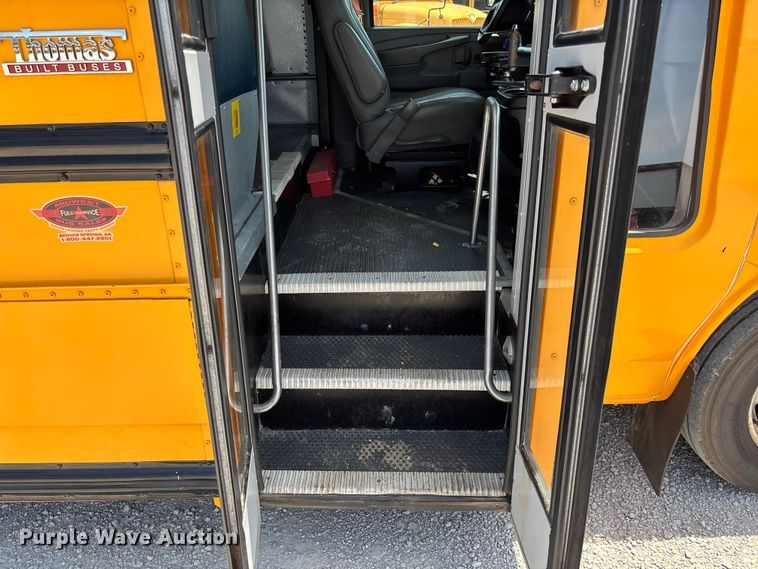 image for item FC5880 2015 Chevrolet Express G4500 school bus