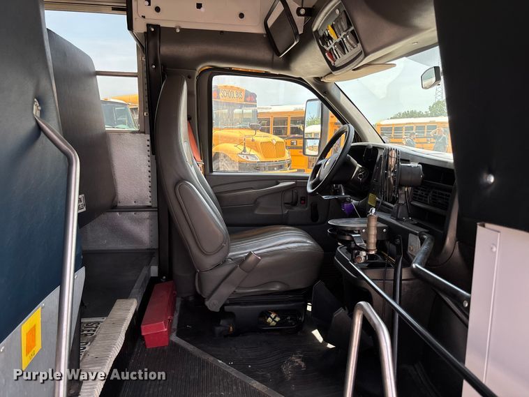 image for item FC5880 2015 Chevrolet Express G4500 school bus
