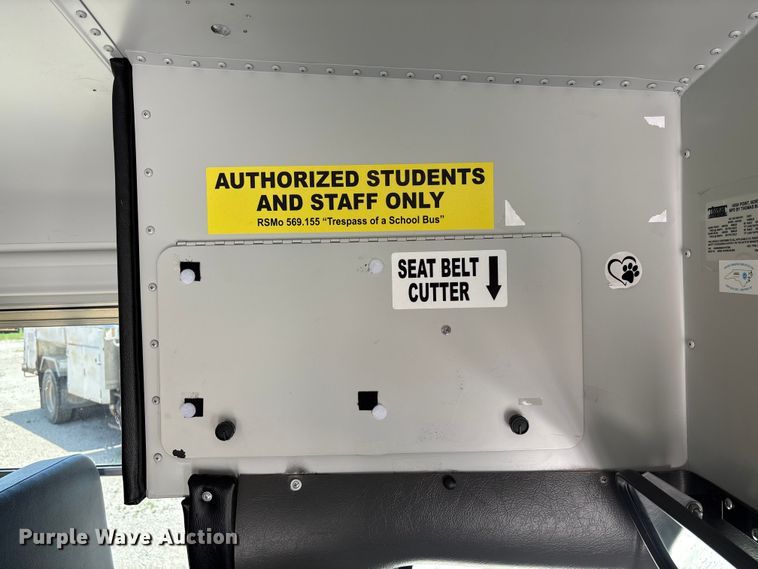 image for item FC5880 2015 Chevrolet Express G4500 school bus