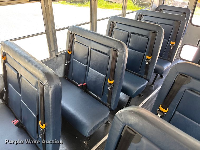 image for item FC5880 2015 Chevrolet Express G4500 school bus