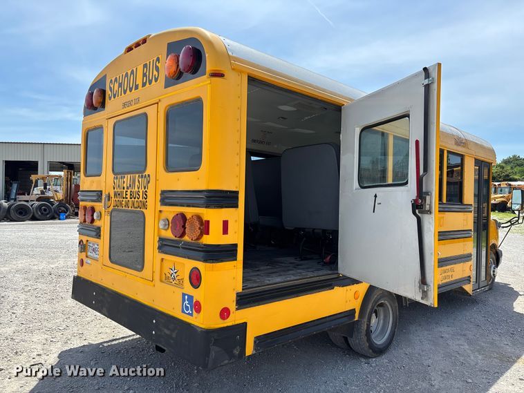 image for item FC5883 2010 Chevrolet Express 3500 school bus