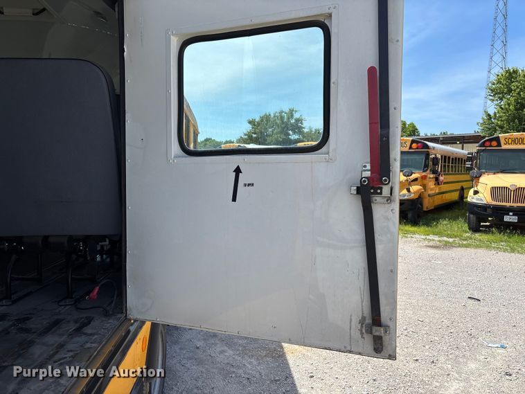 image for item FC5883 2010 Chevrolet Express 3500 school bus