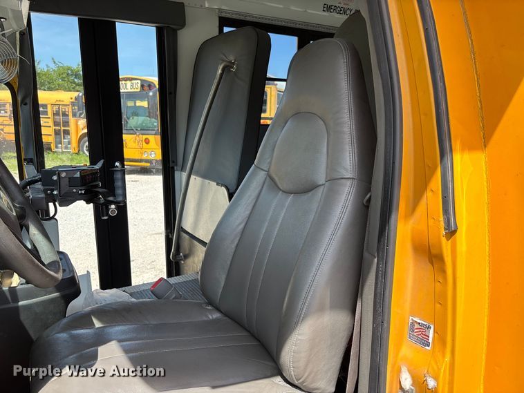 image for item FC5883 2010 Chevrolet Express 3500 school bus