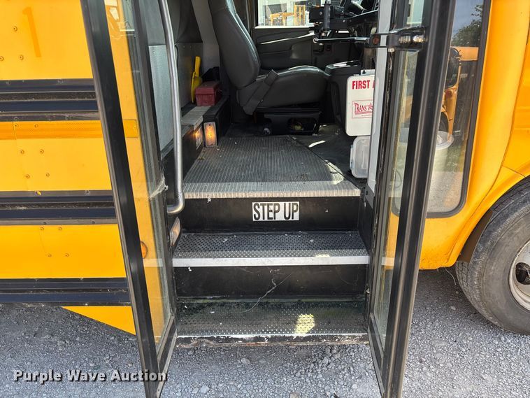 image for item FC5883 2010 Chevrolet Express 3500 school bus