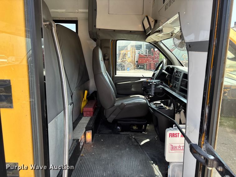 image for item FC5883 2010 Chevrolet Express 3500 school bus