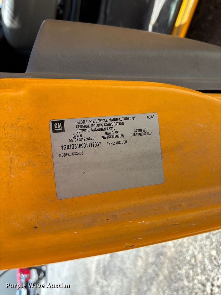 image for item FC5883 2010 Chevrolet Express 3500 school bus