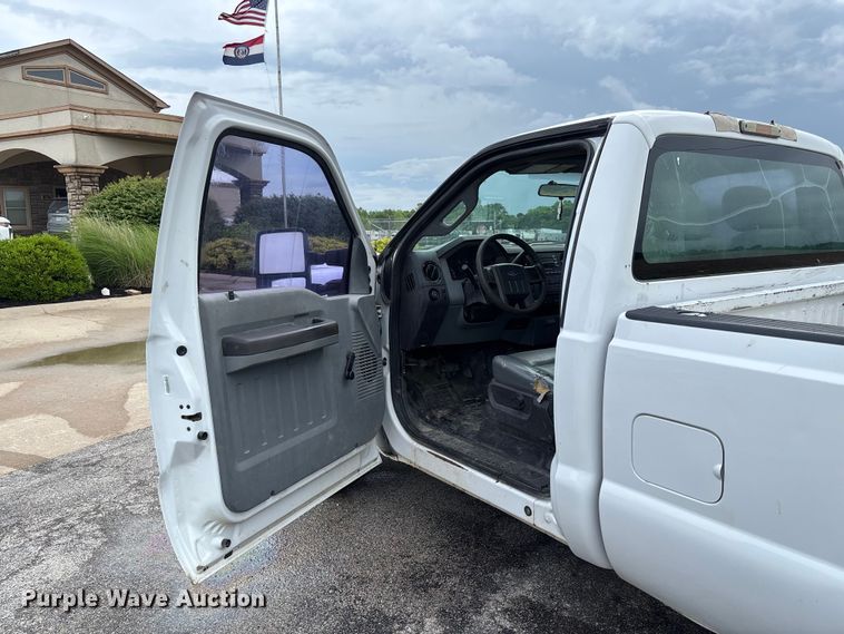 image for item FC5921 2016 Ford F250 Super Duty XL pickup truck