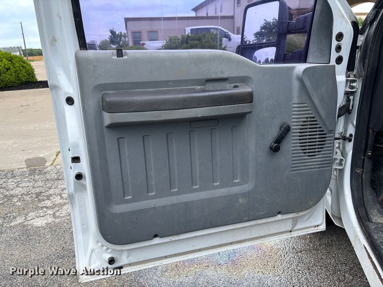 image for item FC5921 2016 Ford F250 Super Duty XL pickup truck