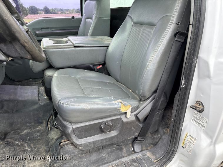 image for item FC5921 2016 Ford F250 Super Duty XL pickup truck