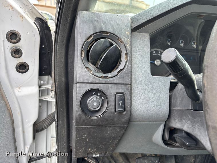 image for item FC5921 2016 Ford F250 Super Duty XL pickup truck