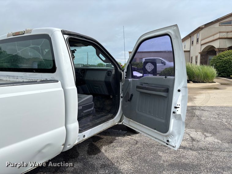 image for item FC5921 2016 Ford F250 Super Duty XL pickup truck