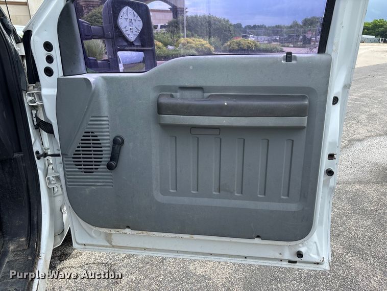 image for item FC5921 2016 Ford F250 Super Duty XL pickup truck