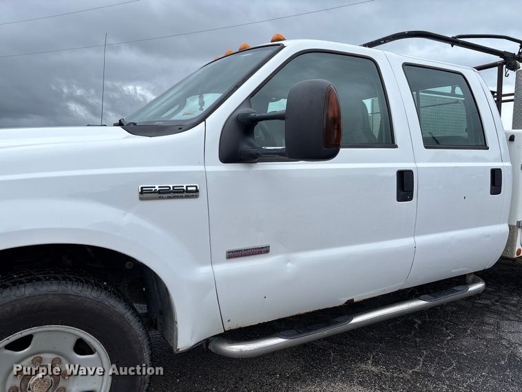image for item FC5922 2006 Ford F250 Super Duty XL Crew Cab utility bed pickup truck