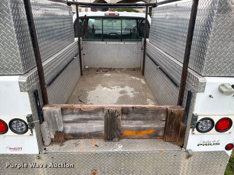 image for item FC5922 2006 Ford F250 Super Duty XL Crew Cab utility bed pickup truck