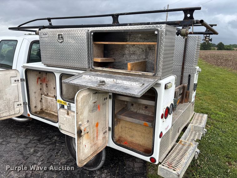 image for item FC5922 2006 Ford F250 Super Duty XL Crew Cab utility bed pickup truck