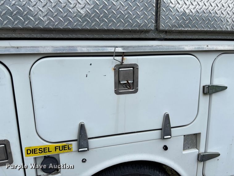 image for item FC5922 2006 Ford F250 Super Duty XL Crew Cab utility bed pickup truck