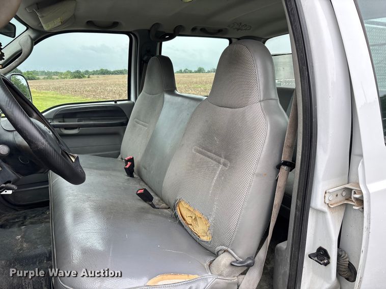 image for item FC5922 2006 Ford F250 Super Duty XL Crew Cab utility bed pickup truck