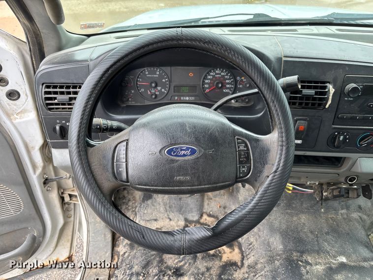 image for item FC5922 2006 Ford F250 Super Duty XL Crew Cab utility bed pickup truck