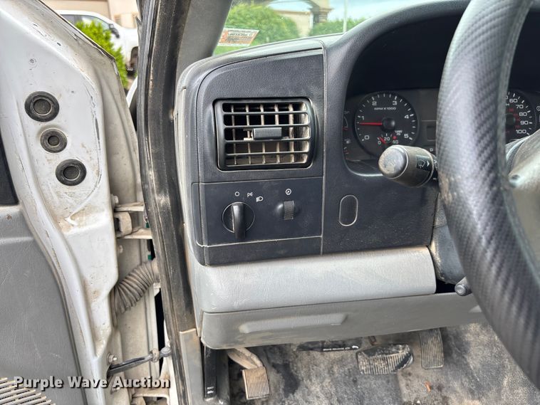image for item FC5922 2006 Ford F250 Super Duty XL Crew Cab utility bed pickup truck