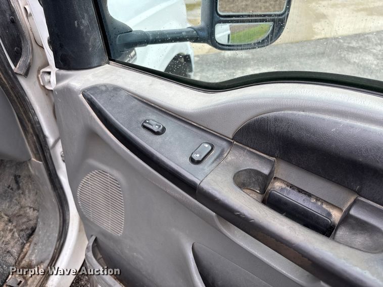 image for item FC5922 2006 Ford F250 Super Duty XL Crew Cab utility bed pickup truck