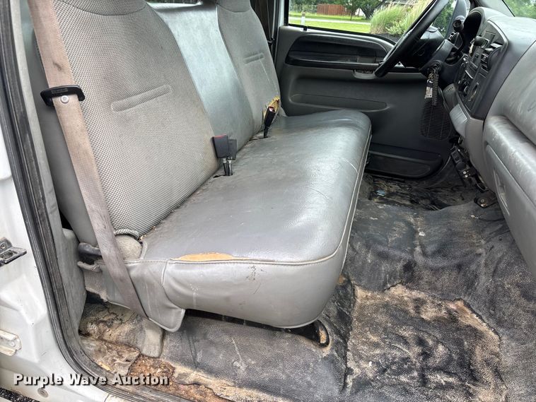 image for item FC5922 2006 Ford F250 Super Duty XL Crew Cab utility bed pickup truck