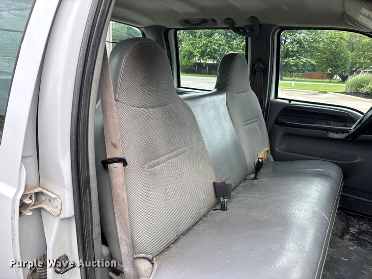 image for item FC5922 2006 Ford F250 Super Duty XL Crew Cab utility bed pickup truck
