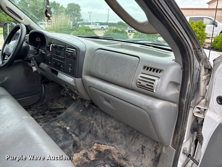 image for item FC5922 2006 Ford F250 Super Duty XL Crew Cab utility bed pickup truck