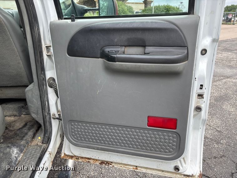 image for item FC5922 2006 Ford F250 Super Duty XL Crew Cab utility bed pickup truck