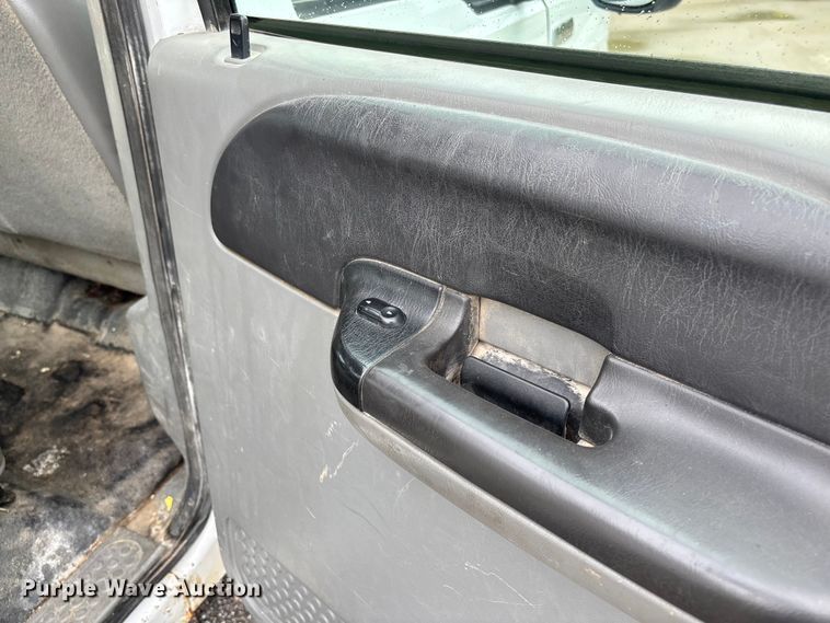 image for item FC5922 2006 Ford F250 Super Duty XL Crew Cab utility bed pickup truck