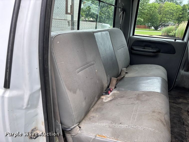image for item FC5922 2006 Ford F250 Super Duty XL Crew Cab utility bed pickup truck