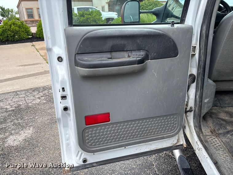 image for item FC5922 2006 Ford F250 Super Duty XL Crew Cab utility bed pickup truck