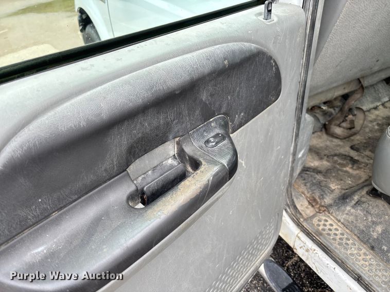 image for item FC5922 2006 Ford F250 Super Duty XL Crew Cab utility bed pickup truck