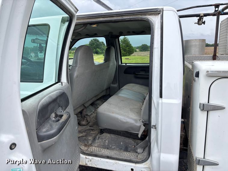 image for item FC5922 2006 Ford F250 Super Duty XL Crew Cab utility bed pickup truck