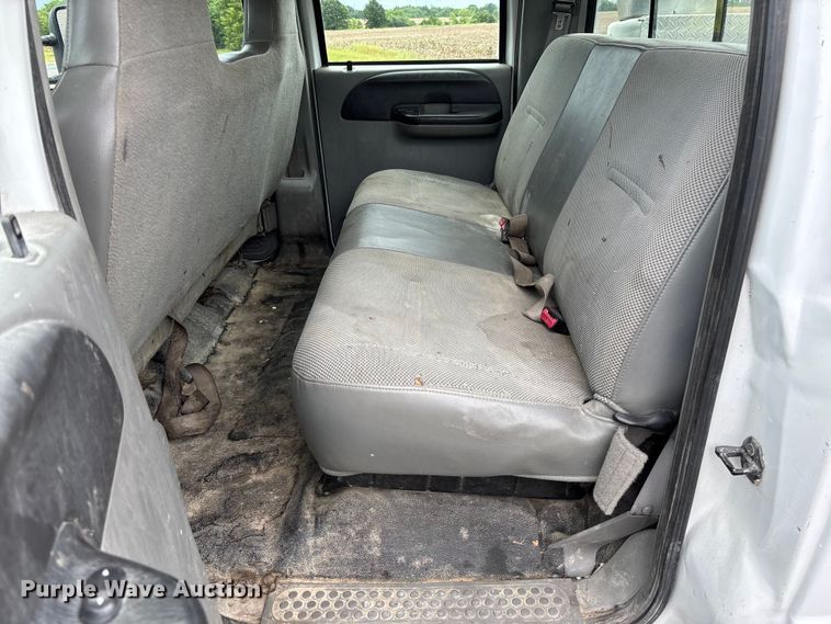 image for item FC5922 2006 Ford F250 Super Duty XL Crew Cab utility bed pickup truck