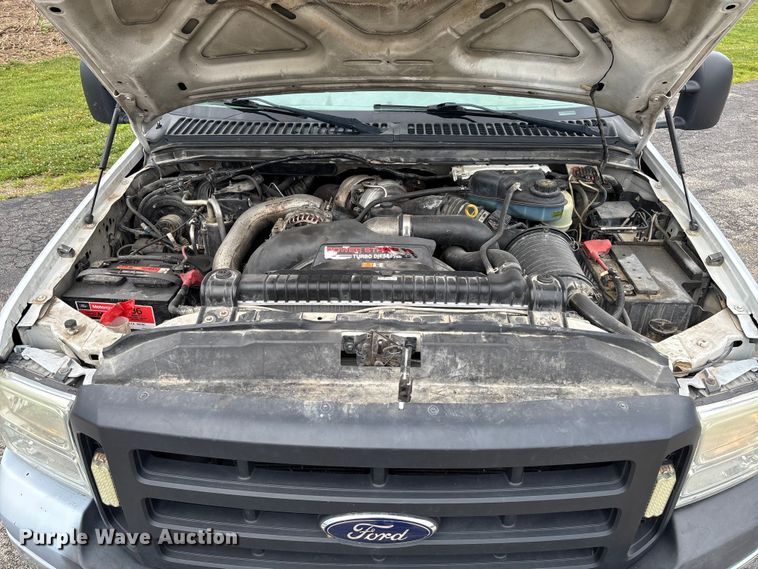 image for item FC5922 2006 Ford F250 Super Duty XL Crew Cab utility bed pickup truck