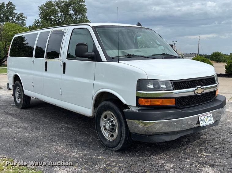 image for item FC5923 2017 Chevrolet Express LT3500 van