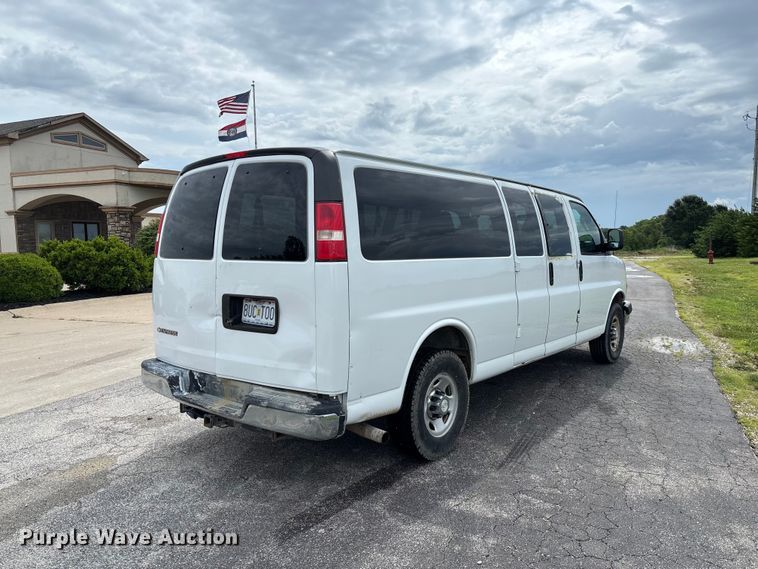 image for item FC5923 2017 Chevrolet Express LT3500 van