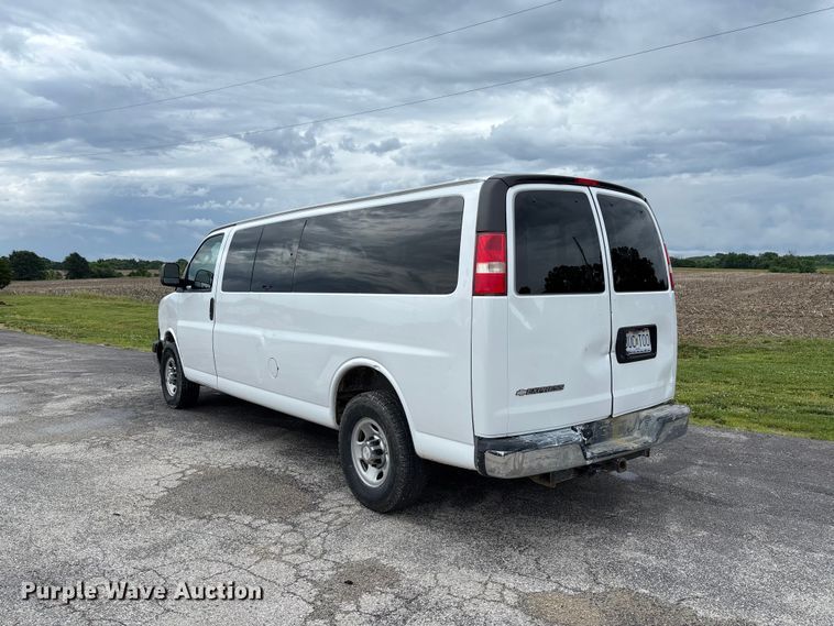image for item FC5923 2017 Chevrolet Express LT3500 van